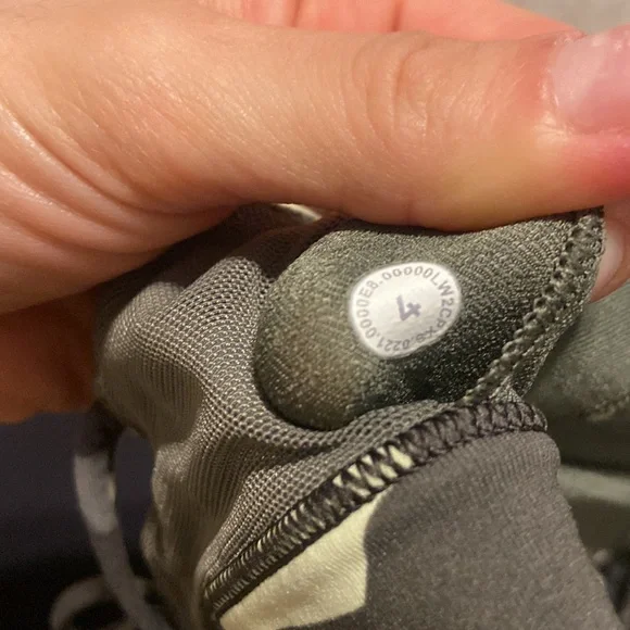 Lululemon sports bra - Picture 3 of 3